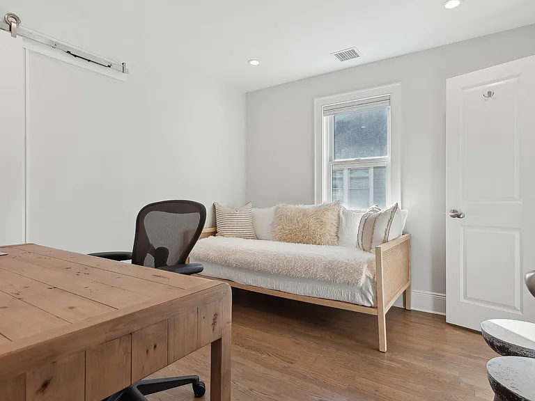 842 Dune Rd — Photo 14