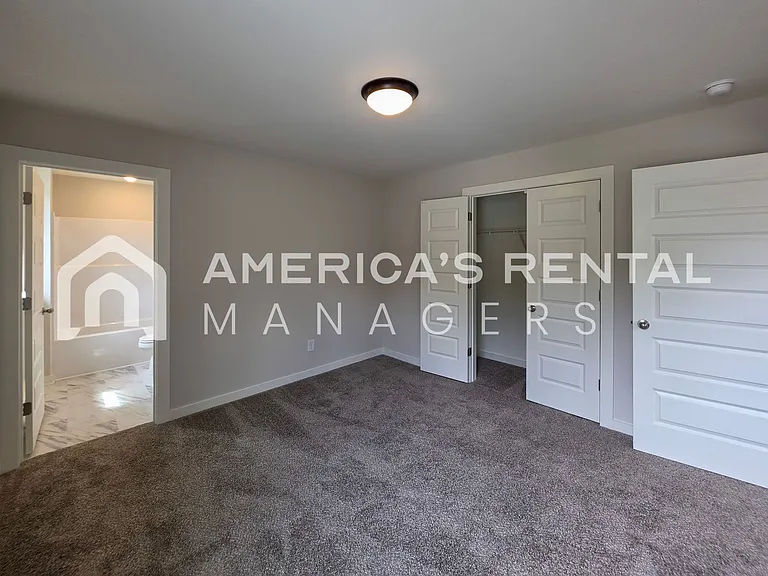 1019 Grand River Blvd W — Photo 50