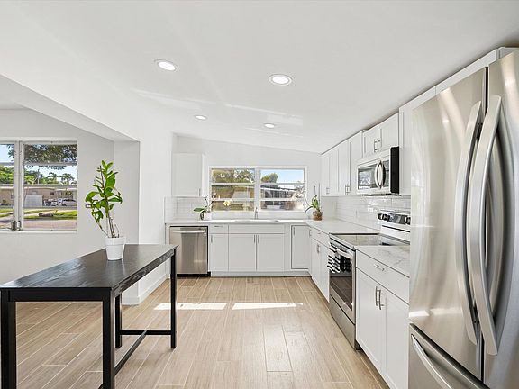 4th image of 4101 NE 12th Terrace
