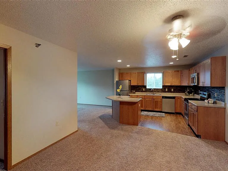 Oxbow Park Apartments — Photo 45