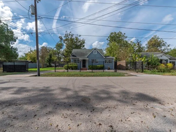 4303 Castor St, Houston, TX 77022