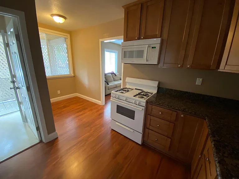 2639 Alhambra Ave — Photo 6
