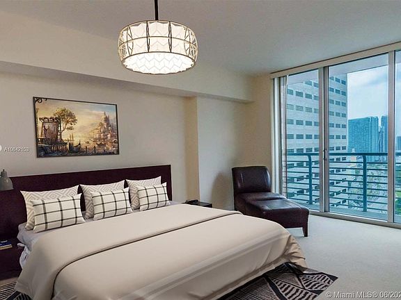 3rd image of 325 Biscayne Blvd #3220