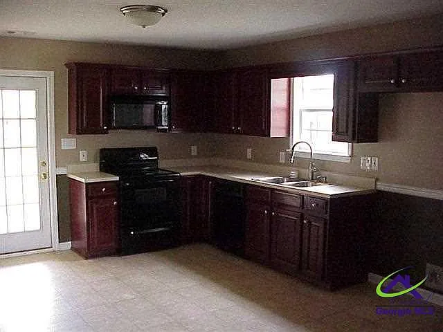 117 Cedarland Dr — Photo 2