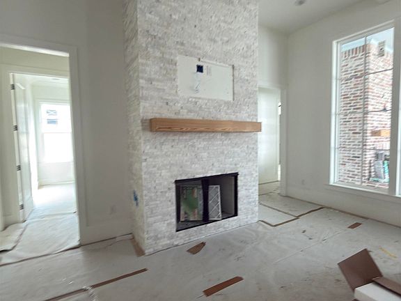 5th image of 2725 Pointe Marie Dr