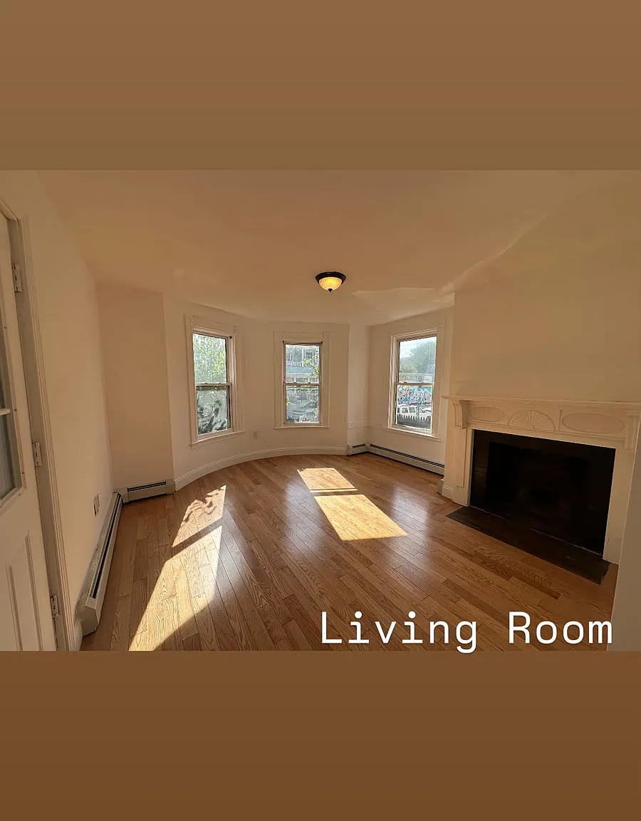 8 Peacevale Rd — Photo 1