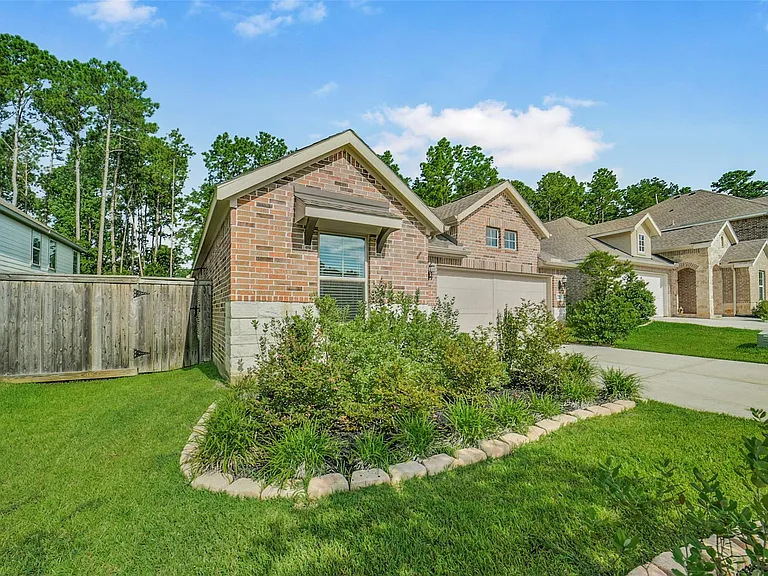 221 Woods Rose Ct — Photo 2