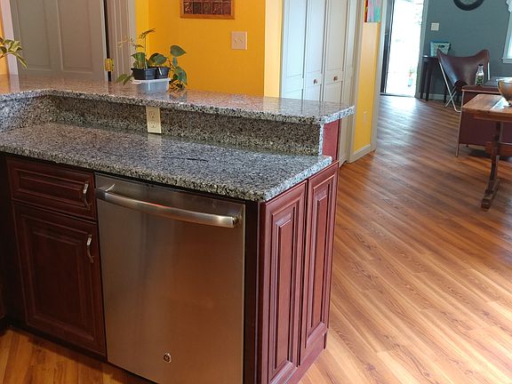 Kitchen Breakfast Bar