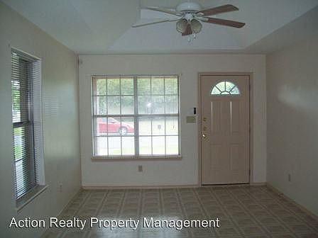 3rd image of 125 W Daffodil Ave