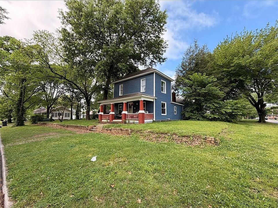 1st image of 108 E Jefferson St