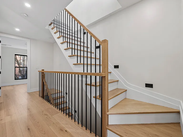 391 Manhattan Ave #TH1 — Photo 16