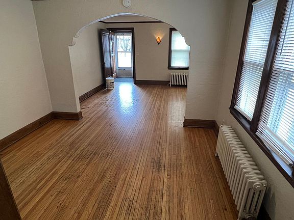 3rd image of 2526 McKinley St NE