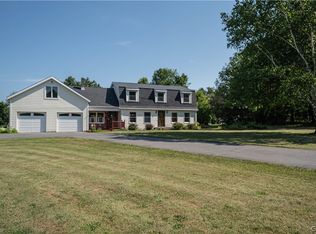 5888 Fieldstone Dr, Cazenovia, NY 13035