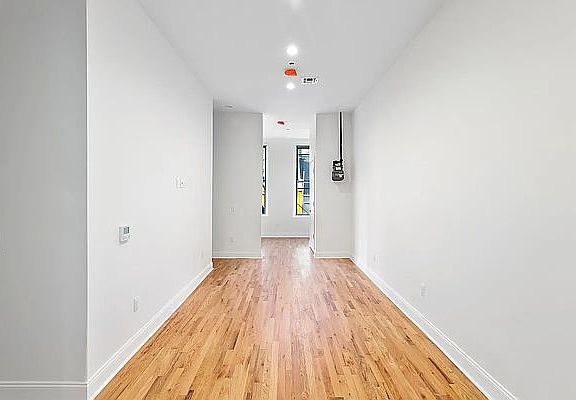 5th image of 281 Grand St #3N