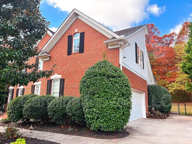 4 bed, 3.0 bath, 2800 sqft, $2,695 — Photo 3
