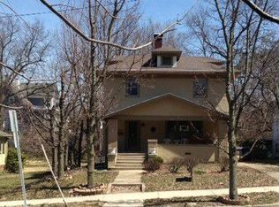 825 6th St, Charleston, IL 61920