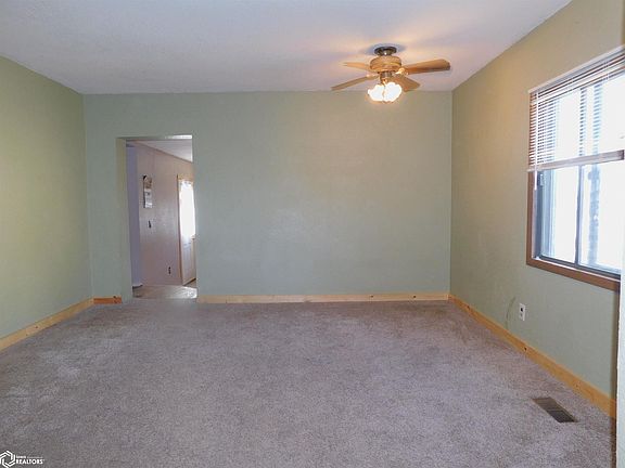 4th image of 320 Birch Ave