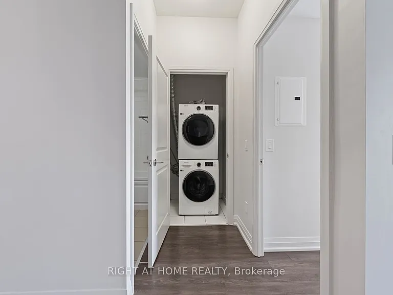 10 Meadowglen Pl — Photo 20