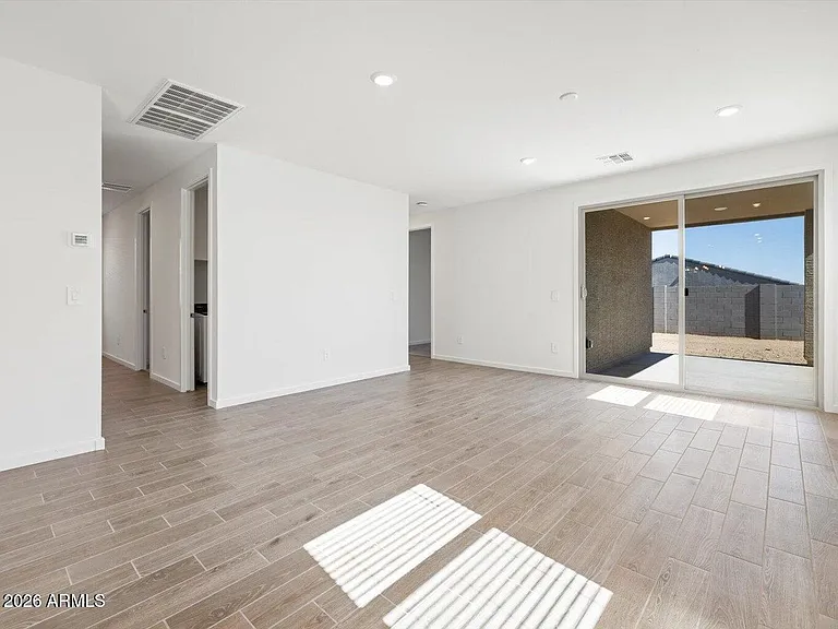 2384 E Enantio Rd — Photo 36
