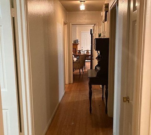 3rd image of 1581 Harbor Rd