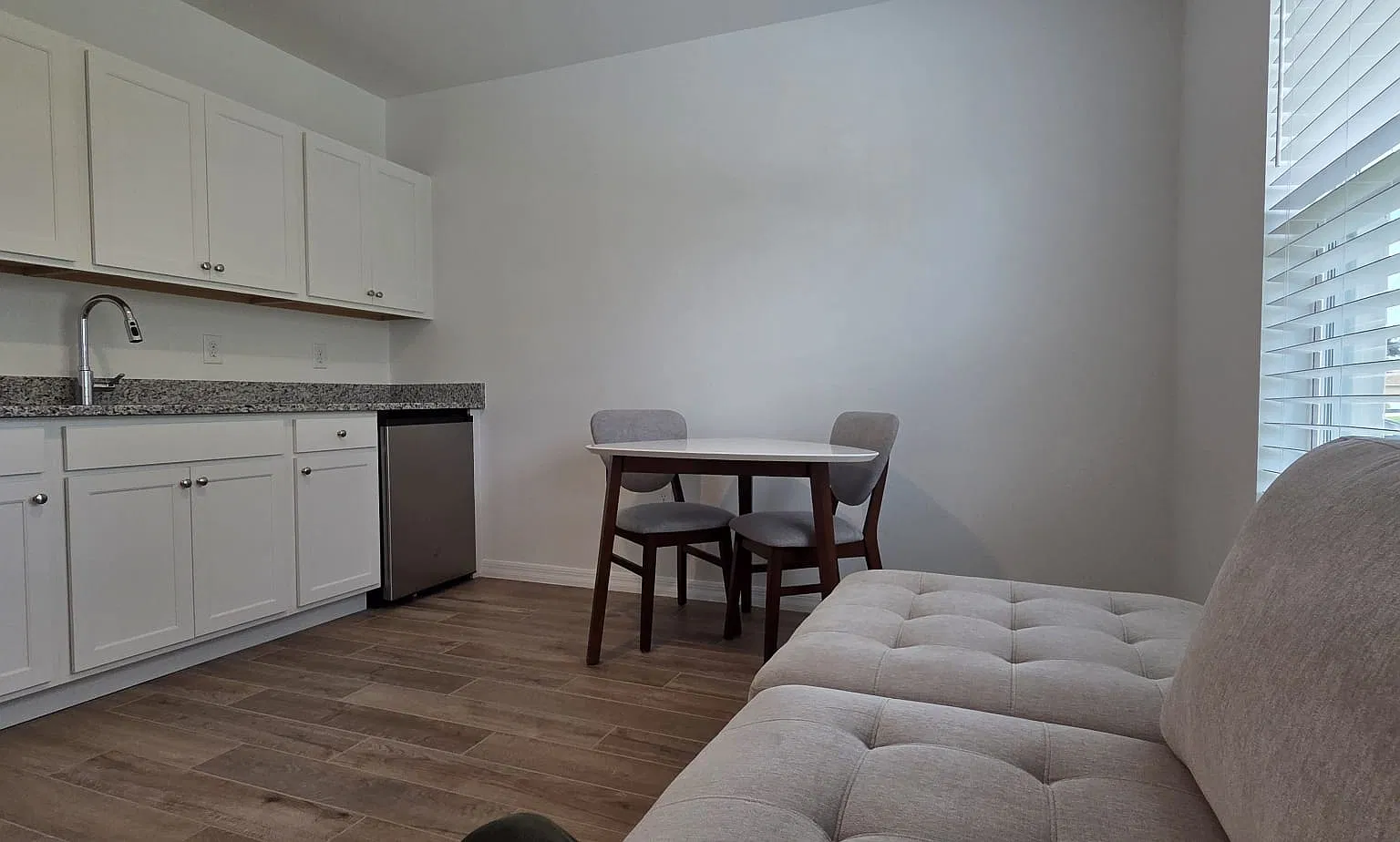 1 bed, 450 sqft, $1,300 — Photo 2
