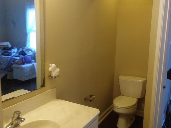 4th image of 107 Broad St APT B