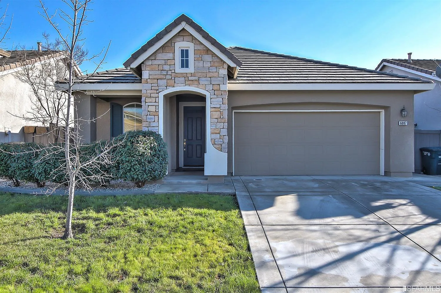 6087 Meeks Way photo 1