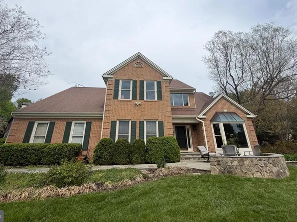 1167 Silver Beech Rd, Herndon, VA 20170