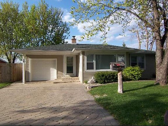 4th image of 28 E Lake Shore Dr
