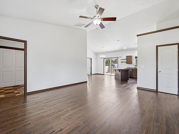 5th image of 1030 SW Corral Ct