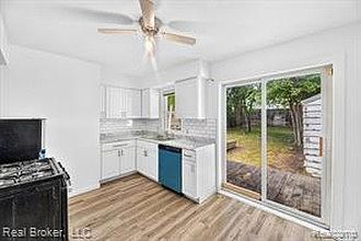 5th image of 602 S Meade St