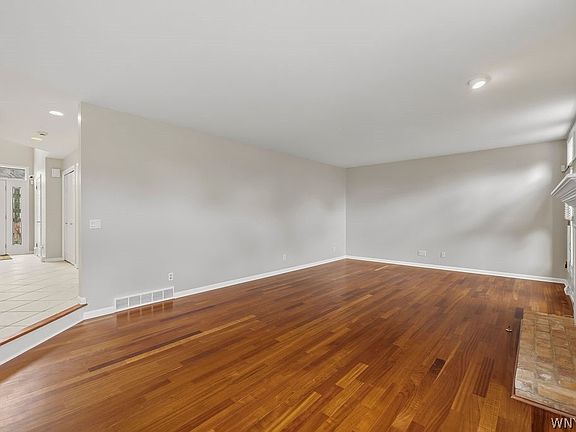 5th image of 951 Robin Rd