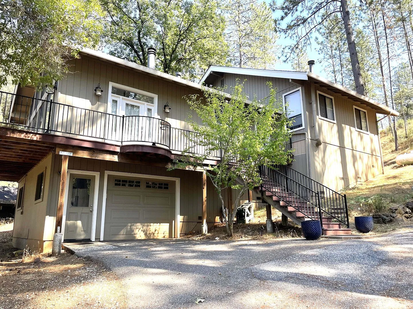 3 bedroom, 3 bath unfurnished or furnished home in Lake Wildwood, Penn Valley, CA 95946 — Photo 1