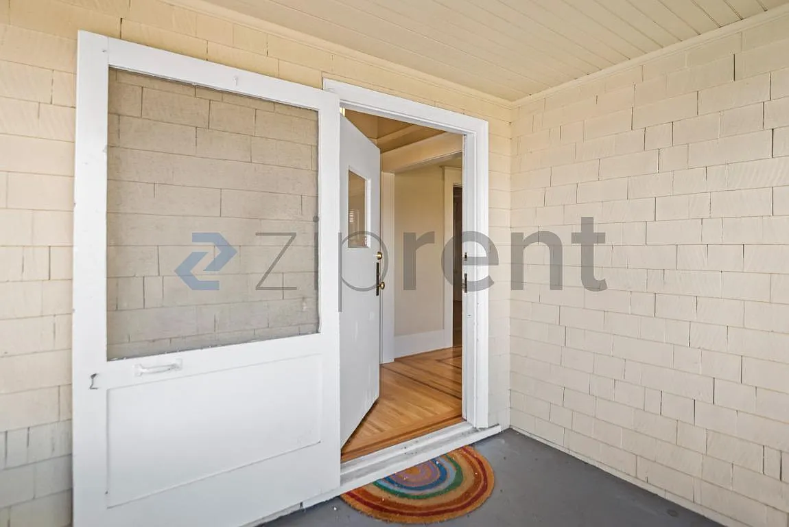 2 bed, 928 sqft, $4,995 — Photo 4