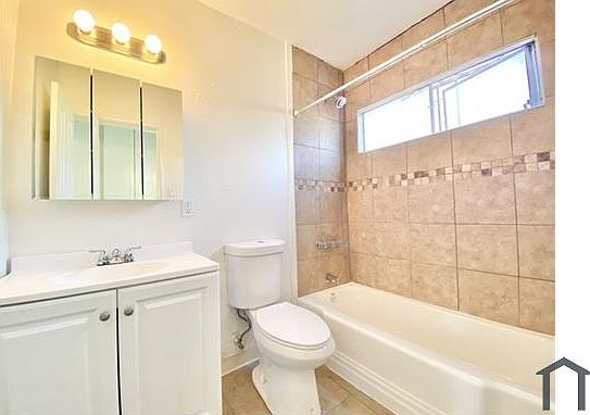 5th image of 632 W Hillsdale St #1