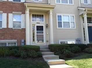886 Emerald Dr, Hampshire, IL 60140
