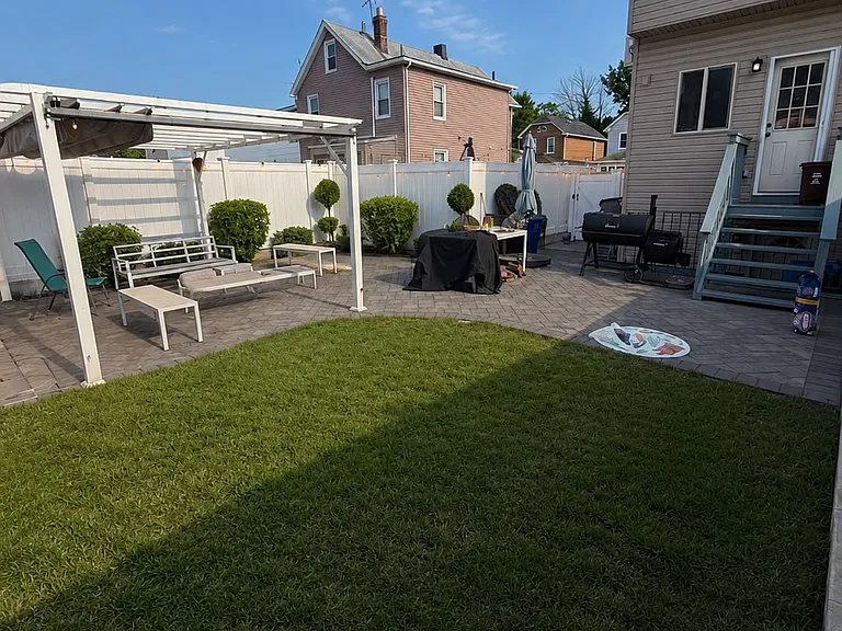 301 Netherland Ave — Photo 22