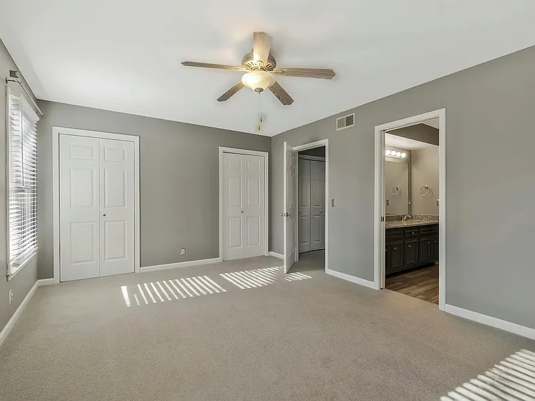 1005 Glendale Ln — Photo 17