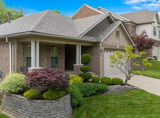 3928 Bristol Oaks Dr, Louisville, KY 40299