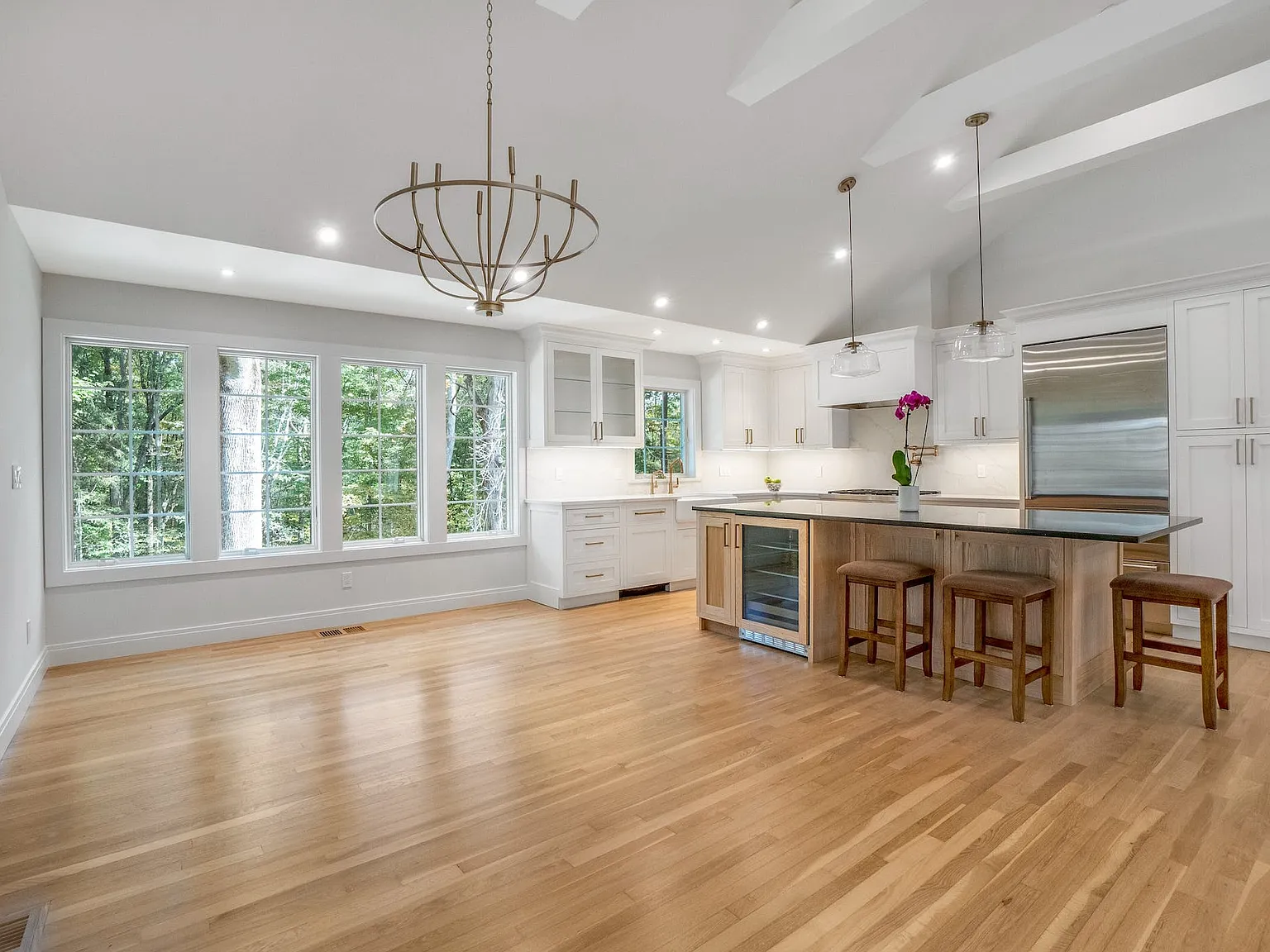 4 bed, 2120 sqft, $11,000 — Photo 3