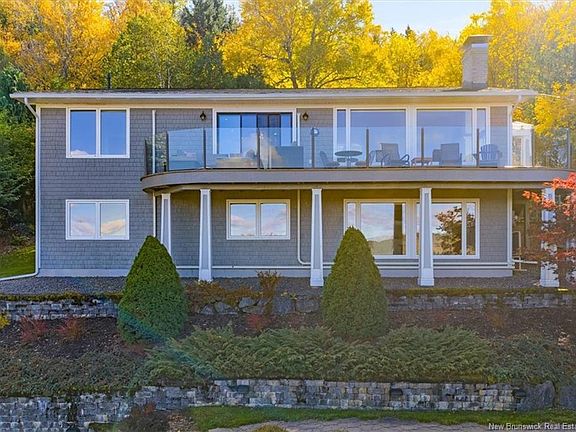 3rd image of 50 Beach Rd