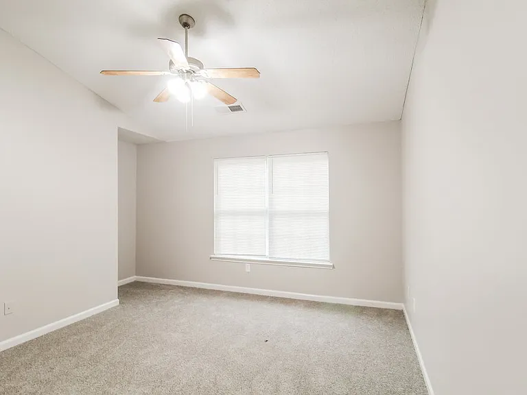 401 Kendall Ln — Photo 10