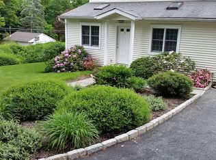 1 Forest Ln, Mahopac, NY 10541