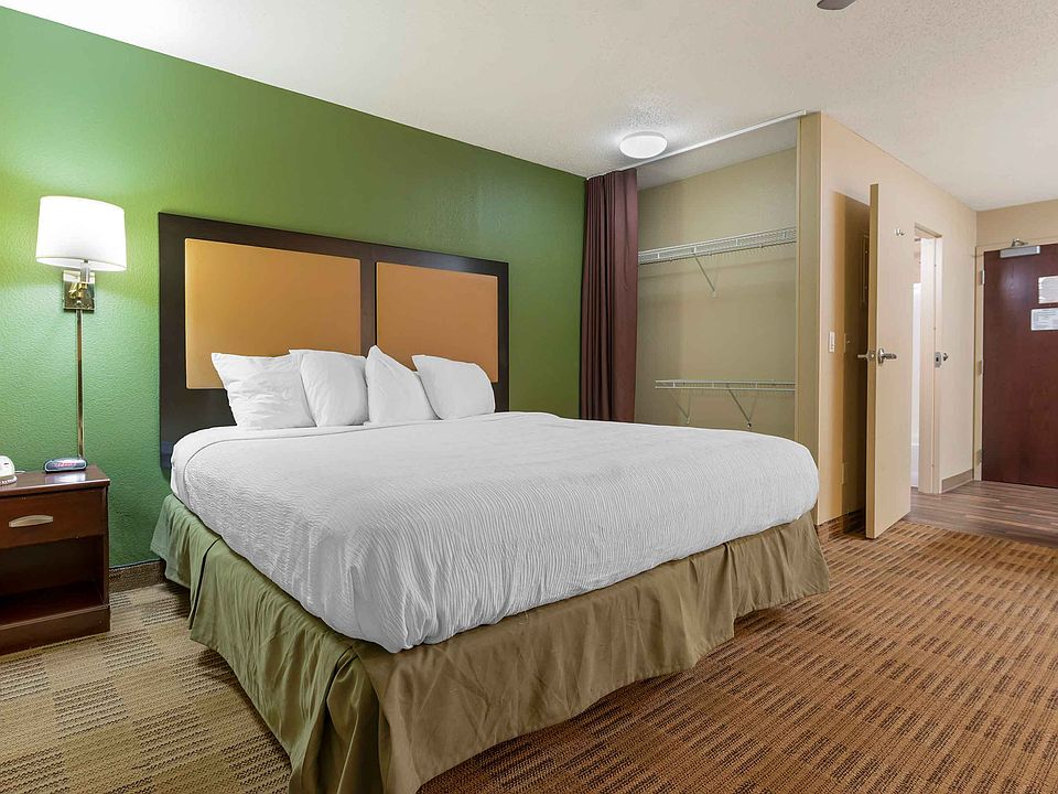 1 Bedroom Suite - 1 King Bed