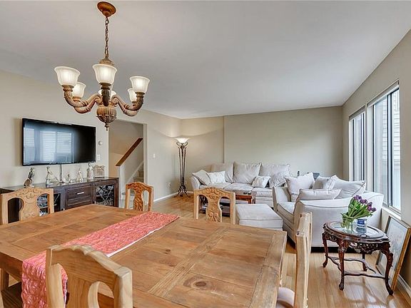 4th image of 458 Country Club Ln