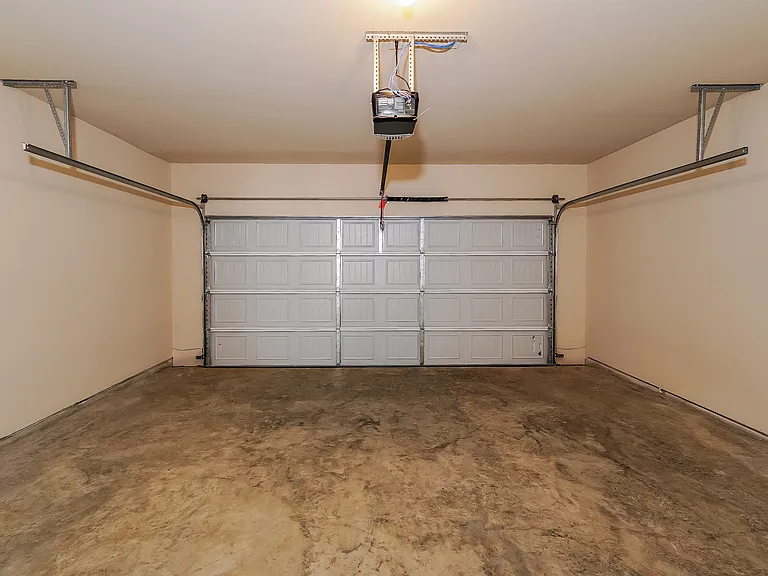 484 Clover Cir — Photo 14