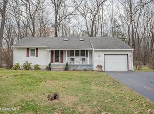 3 Mohegan Ct, Saratoga Springs, NY 12866