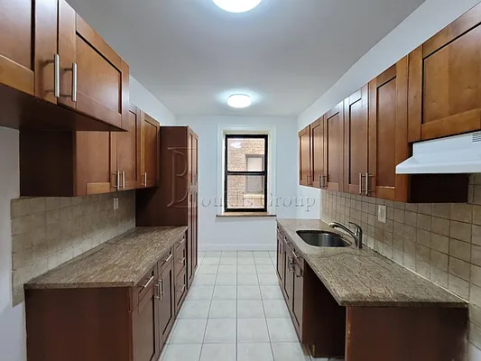 Rented by Bouklis Group | media 11