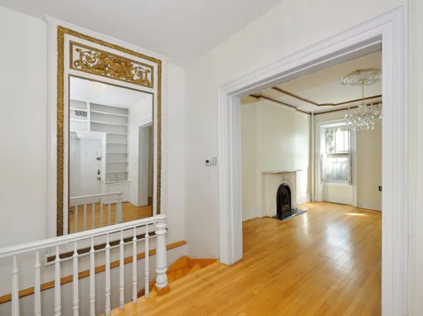 309 East 52nd Street image 1 of 8