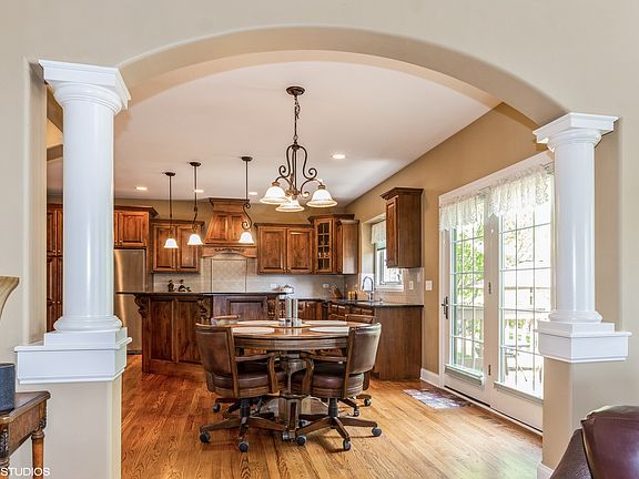 5th image of 25835 Meadowland Cir
